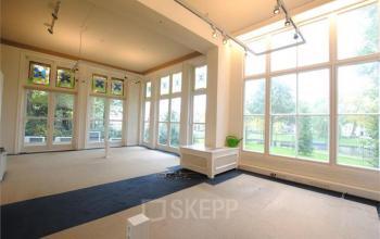 Spacious office space rental at Staten Bolwerk 1, Haarlem Centraal Station with large windows and ample lighting.