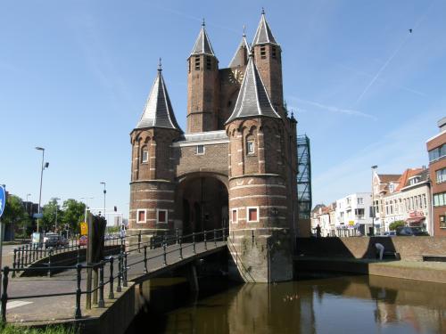 Historic brick gatehouse with twin turrets at Nieuwe Gracht 76, an iconic office space rental in Haarlem Centrum.