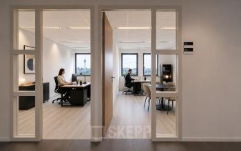 Modern office space rental at Mollerusweg 84, Haarlem Waarderpolder with people working at desks in well-lit rooms featuring large windows.