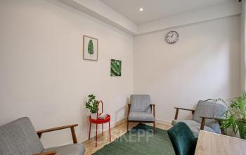 Cozy office space with minimalist furniture, a green rug, and wall art at Florapark 7, Haarlem Zuid, Haarlem, available for office space rental.