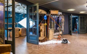 Modern office space rental at Suikersilo Oost-West 1-41, Halfweg with stylish decor and unique design elements.