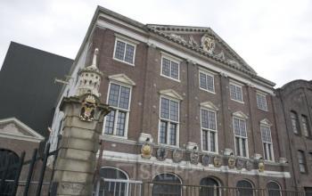 Exterior of the office building located at Haarlemmerstraatweg 7, Halfweg, featuring a historic facade with large windows and ornate architectural details, available for office space rental.