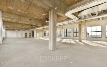 Spacious, industrial-style office space with large windows and high ceilings available for rent at Haarlemmerstraatweg 13A, Halfweg.