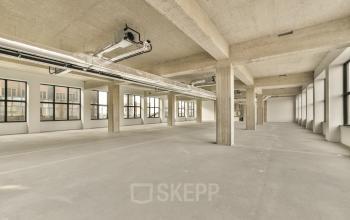 Spacious open floor plan with large windows at Haarlemmerstraatweg 13A, Halfweg, available for office space rental.