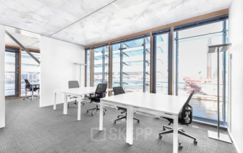 Helles Büro im Brockenweg 2, Hall in Tirol, verfügbar für Bürofläche mieten, mit modernen Möbeln und großzügigen Fenstern.