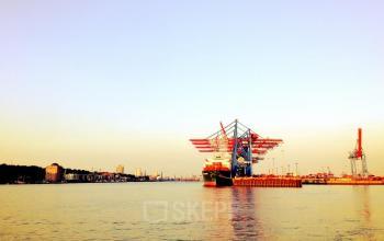 Beeindruckende Aussicht vom Bürogebäude in Hamburg Altona