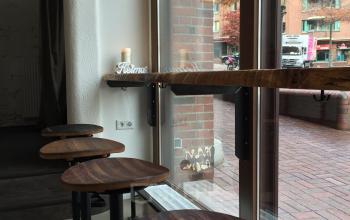 Moderne Business Lounge im Bürogebäude an der Buttstraße in Hamburg