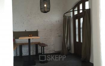 Stilvoller Aufenthaltsbereich des Büros in Hamburg