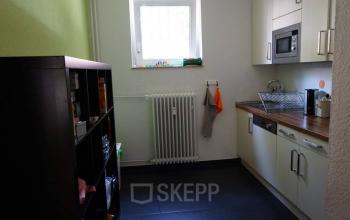 Voll ausgestattete Gemeinschaftsküche der Immobilie in Altona, Hamburg