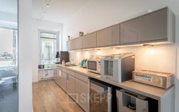 Moderne Gemeinschaftsküche im Business Center mit Büros zur Miete Hamburg