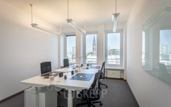 Genieße die Aussicht aus dem Bürogebäude an der Brandstwiete