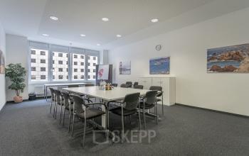 Großer Konferenzraum im Büro in der Hamburger Altstadt