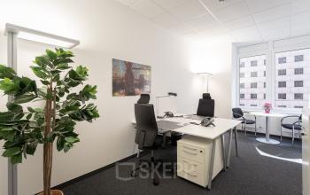 Furnished office space at Raboisen 38, Hamburg Old Town, featuring desks, chairs and office equipment, ideal for office space rental.