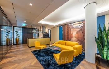 Stilvolle Business Lounge des Bürogebäudes in Hamburg