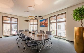 Heller Meetingraum im Business Center in Hamburg