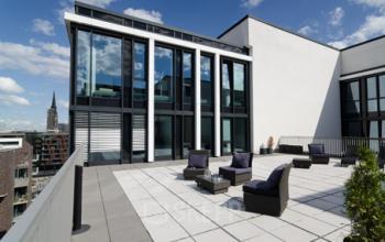 Schöne Dachterrasse der Immobilie am Kaiserkai in Hamburg