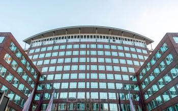 Atemberaubende Außenansicht Bürogebäude mit fantastischer Fassade