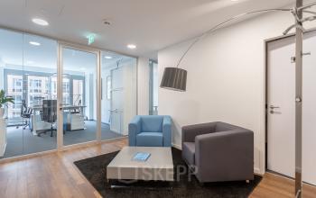 Einladender Aufenthaltsbereich Business Center Hamburg Neustadt