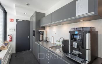 Hochmoderne, ausgestattete Küche im Business Center Hamburg Neustadt