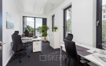 Komfortable Arbeitsplätze in großem Büroraum mieten in Hamburg Neustadt