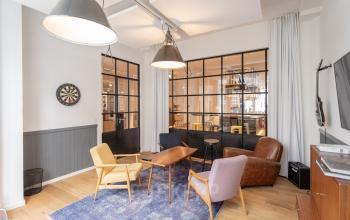 Moderner Loungebereich im Business Center in Hamburg Hafencity