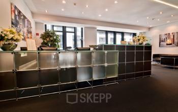 Eleganter Empfangsbereich des Business Centers am Neuen Wall in der Hamburger Neustadt