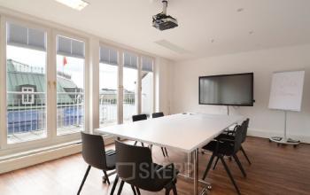 Voll ausgestatteter Meetingraum im Business Center in Hamburg, Neustadt