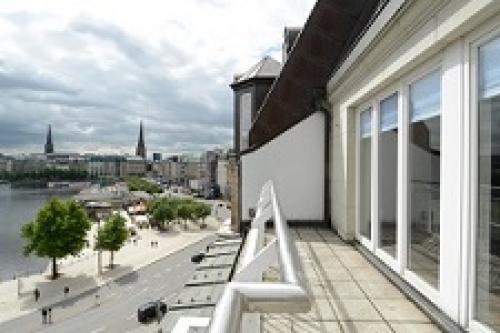 Beeindruckende Aussicht vom Bürogebäude in Hamburg