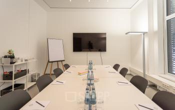 Geräumiger Besprechungsraum im Business Center in Hamburg