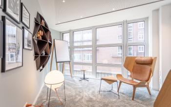 Futuristische Designelemente im Business Center nahe der Elbphilharmonie