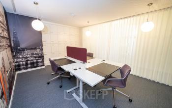 Moderner Büroraum im Neuer Wall 10, Hamburg Neustadt, hell beleuchtet mit stilvollen Büromöbeln, ideal zum Büro mieten in zentraler Lage.