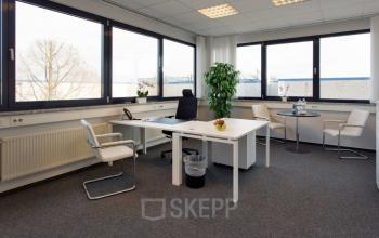 Helles Büro mieten in der Nähe des Flughafens an der Obenhauptstraße in Hamburg-Nord