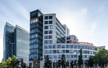 Stilvolle Außenansicht des Bürogebäudes am Millerntorplatz in Hamburg-St. Pauli