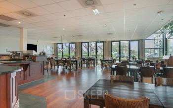 Spacious office workspaces at Jan Tinbergenstraat 202, Hengelo, featuring a modern open floor plan with ample natural light and stylish furnishings, ideal for office space rental.