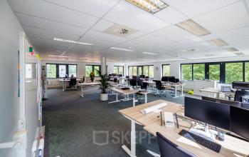 Spacious office to rent at Welbergweg 60, Hengelo, featuring bright workstations with modern furnishings and large windows for natural light. Ideal for office space rental seekers.