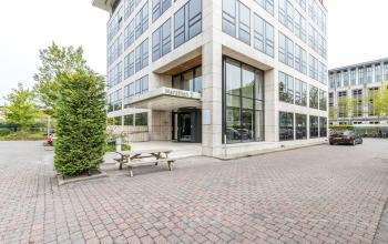 Exterior view of office building at Marathon 2, Hilversum, highlighting its suitability for office space rental.