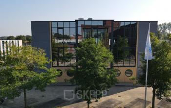Exterior view of an office building at Catharina van Renneslaan 8-10 in Hilversum, ideal for office space rental.