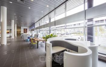 hoofddorp polarisavenue kantoorgebouw gemeenschappelijke ruimte flexwerkplekken huren