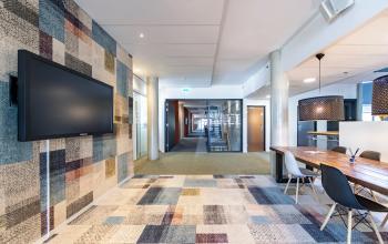 Spacious office area at Opaallaan 1180, Hoofddorp with modern furnishings and decorative elements, ideal for office space rental.