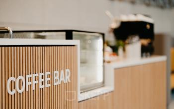 A cozy coffee bar area at the office to rent on Taurusavenue 1-41 in Hoofddorp, perfect for breaks during office space rental.
