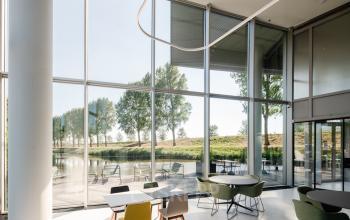 Spacious, well-lit office space at Taurusavenue 1-41, Hoofddorp, featuring modern furniture and large windows offering scenic views, suitable for rent office space needs.