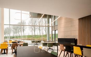 Bright and modern furnished office space with large windows, located at Taurusavenue 1-41, Hoofddorp, available for rent. Ideal for diverse business activities.