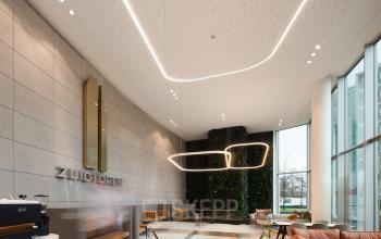 Modern reception area at Taurusavenue 1-41 in Hoofddorp, featuring sleek lighting and stylish seating. Perfect for office space rental.