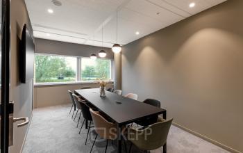 Modern conference room at Taurusavenue 1-41, Hoofddorp featuring a sleek black table and stylish chairs, perfect for office space rental.