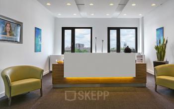 Beeindruckende Rezeption des Bürogebäudes in Köln Ehrenfeld