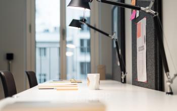 Arbeitsplatz mit moderner Einrichtung