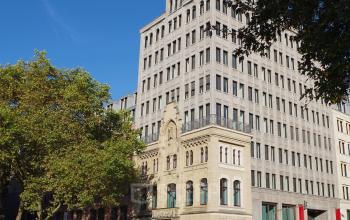 Exterior view of Tunisstraße 19-23 office building in Cologne Center, ideal for office space rental.