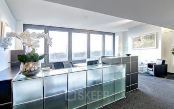 Moderne Business Lounge des Bürogebäudes in Köln, Innenstadt