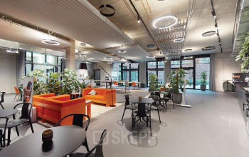 Modernes Büro in Am Kabellager 11, Köln Kalk mit verschiedenen Arbeitsbereichen und Besprechungsräumen zu mieten.