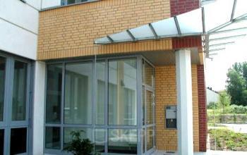 Bürogebäude mit repräsentativem Eingangsbreich in Köln